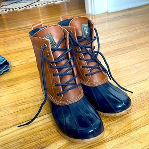 Bass & Co Size 8 Brown and Navy Fleece Lined duck boots